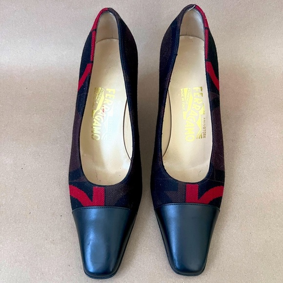 Salvatore Ferragamo Women’s Brown Red Black Canvas Leather Toe Heels Size 5.5 B - Picture 1 of 10